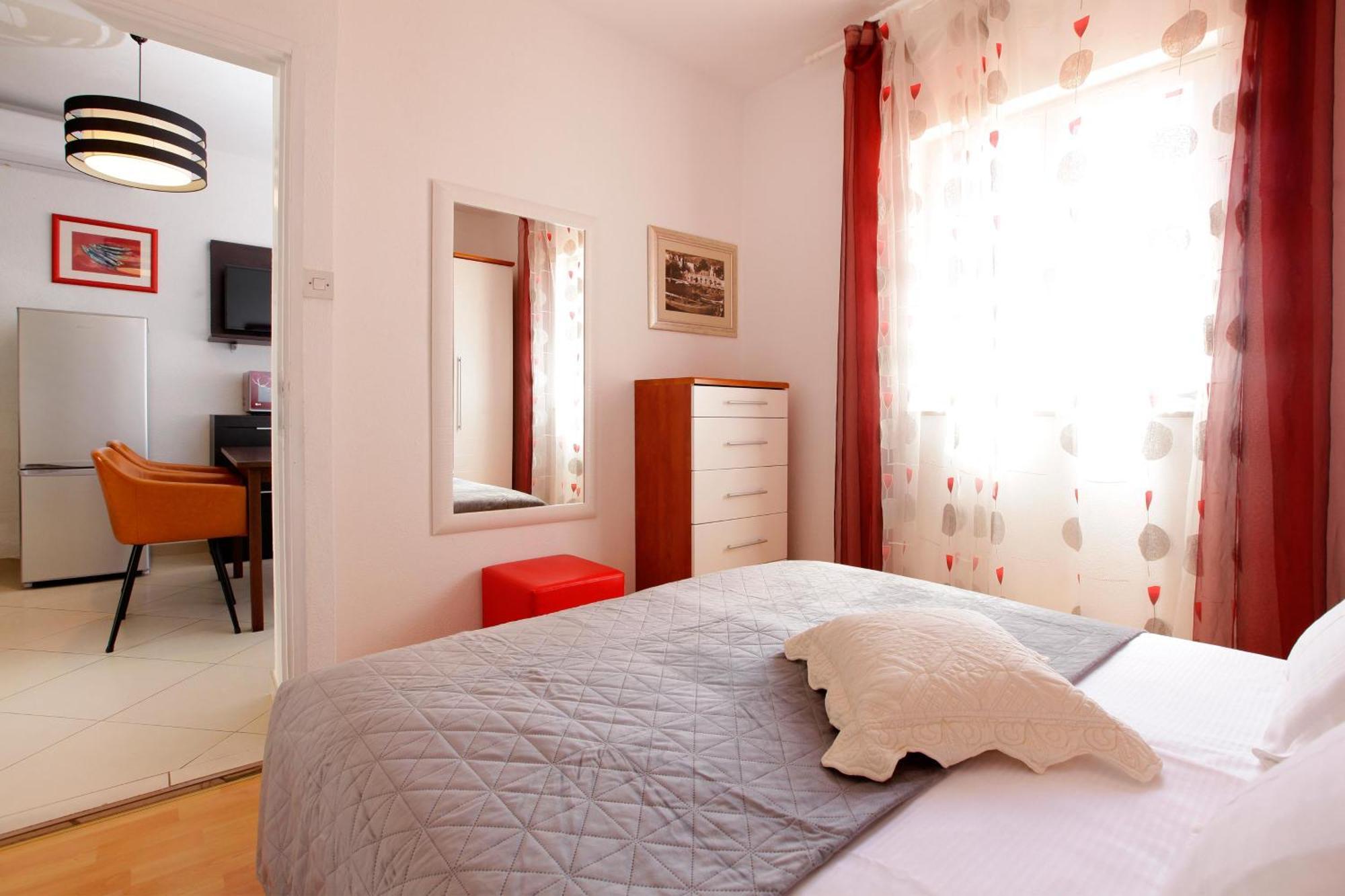 Apartments Semper - Heated Pool Bol Habitación foto
