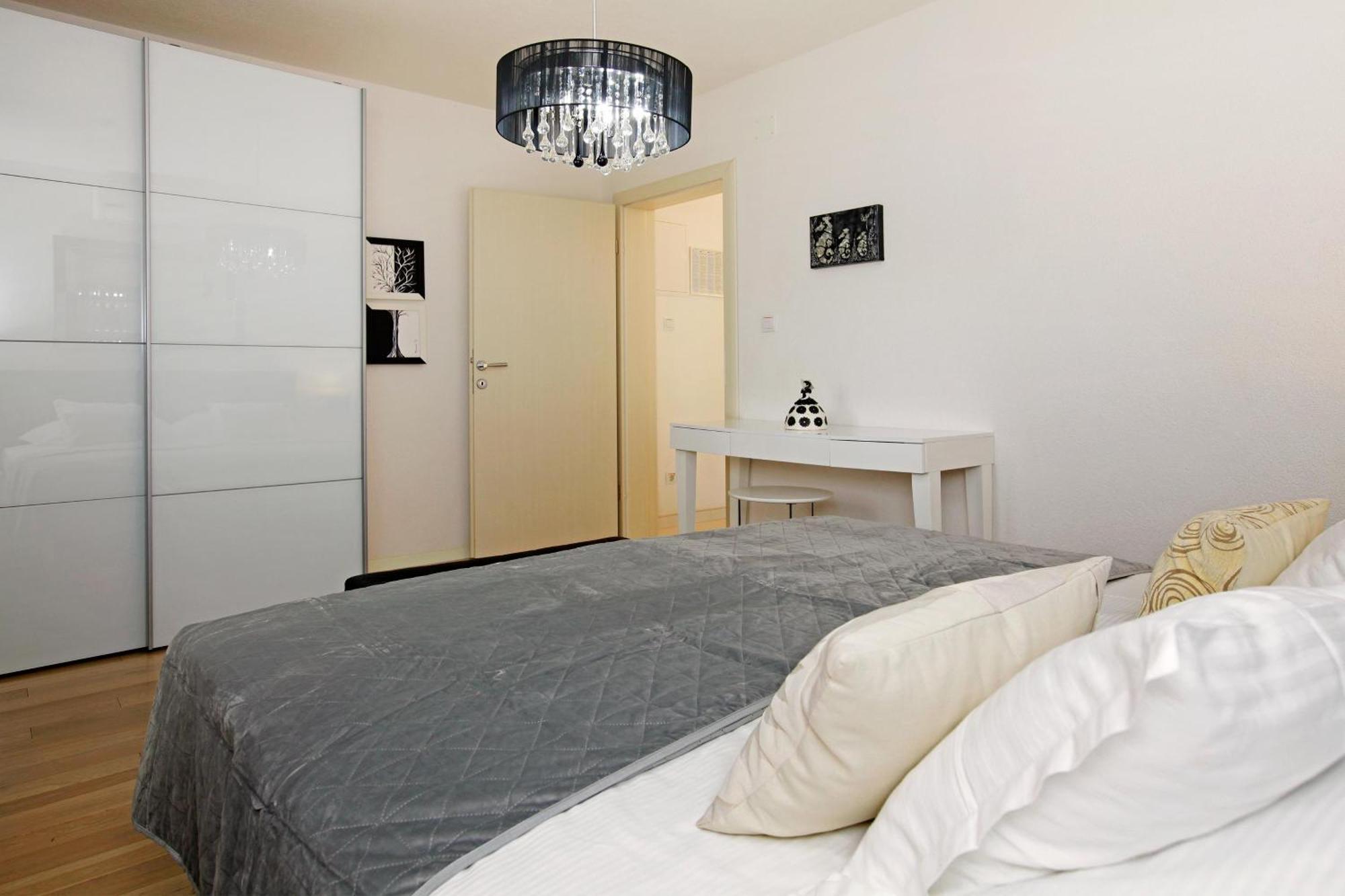 Apartments Semper - Heated Pool Bol Habitación foto