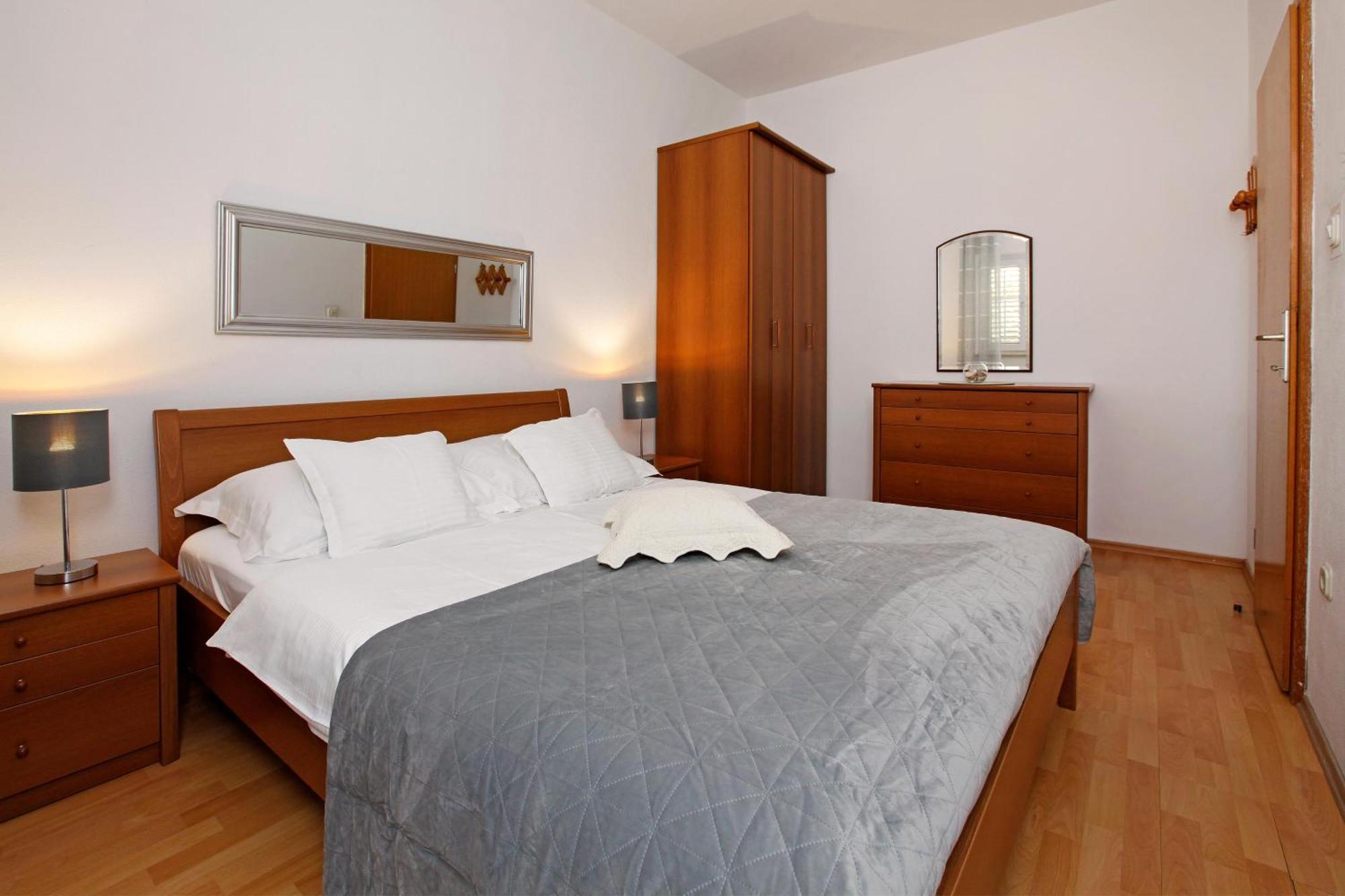 Apartments Semper - Heated Pool Bol Habitación foto