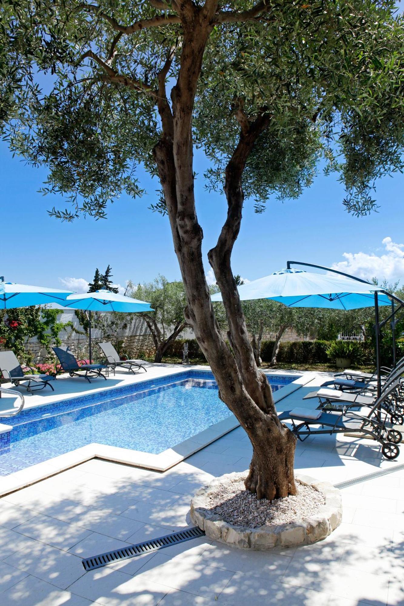 Apartments Semper - Heated Pool Bol Exterior foto
