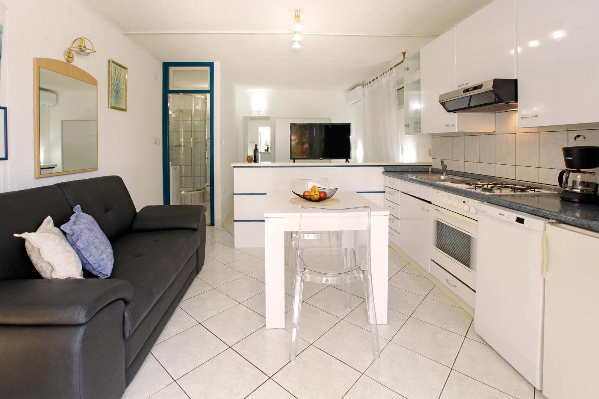 Apartments Semper - Heated Pool Bol Habitación foto