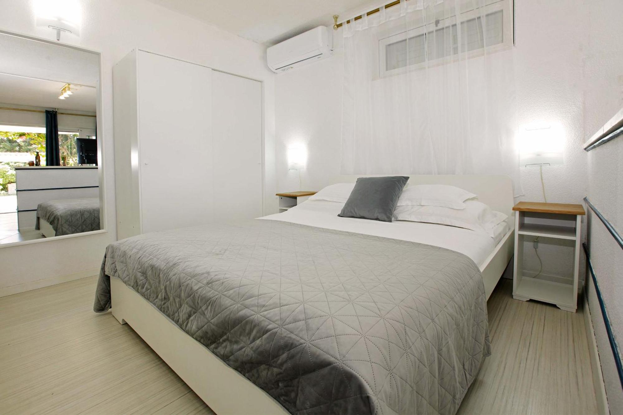 Apartments Semper - Heated Pool Bol Habitación foto